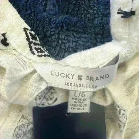 Lucky Brand ladies sleeveless blouse Large. NWT. Tassels in front V neck - Picture 4 of 12
